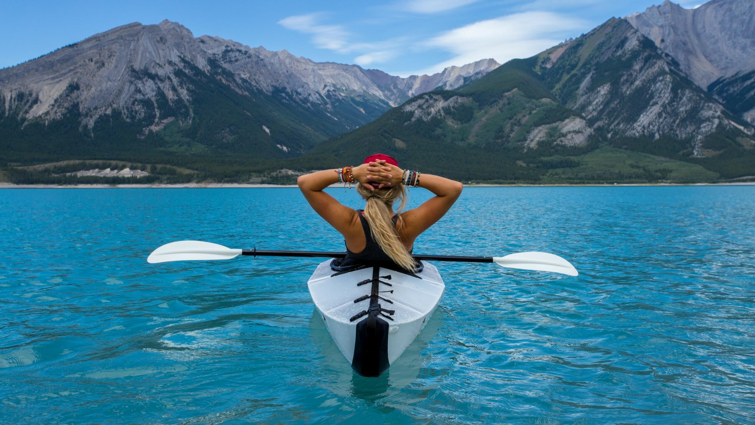 Kayak Female Mountains Horizontal 4